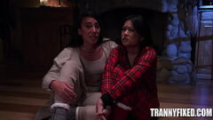 Reproduzir Petite Teens Lulu Chu e Kasey Kei em um encontro hardcore fumegante