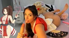 play Mai Shiranui in un gioco per adulti: una cosplayer tettona si bagna e schizza con il vibratore Hitachi