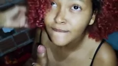 Reproduzir A estrela pornô latina brasileira Akira Luci fode um pau enorme em público