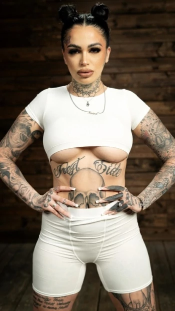 Pornoster Leigh Raven